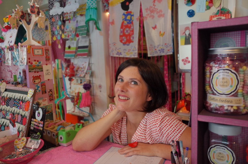 vente-TAVERNES-min_shop_woman_craft_business_color-135528